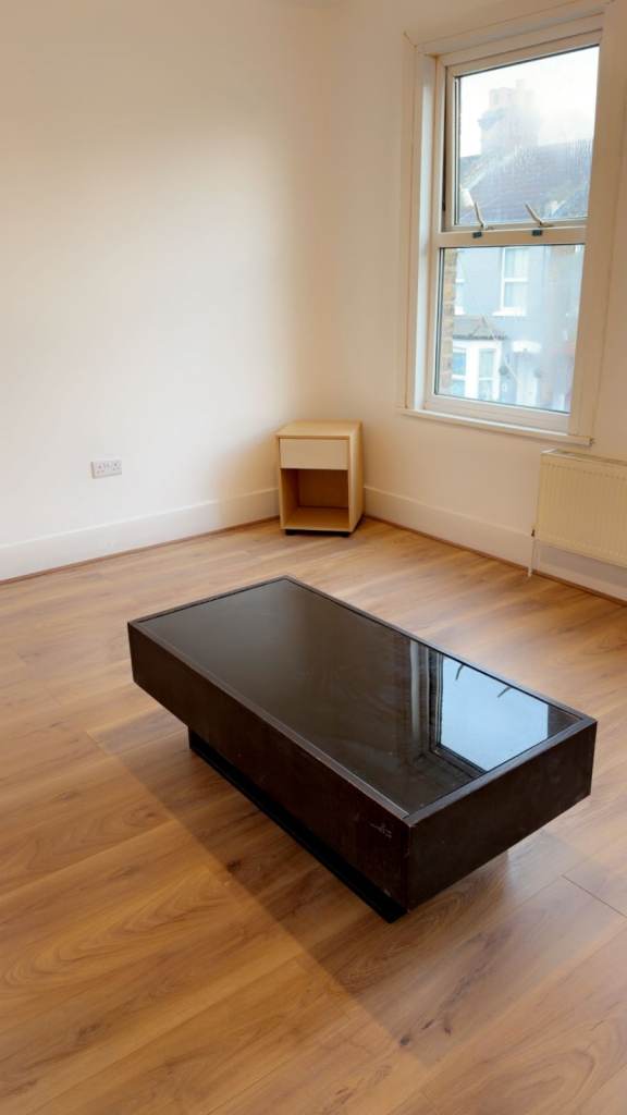 In Heart Of Walthamstow (E17 6AN)..A BIG Four (4) BEDROOM House..£2695pcm Refurbished+AVAILABLE NOW