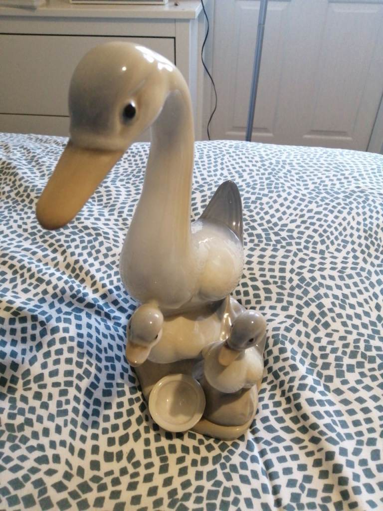 Duck, goose, with 2 chick's 