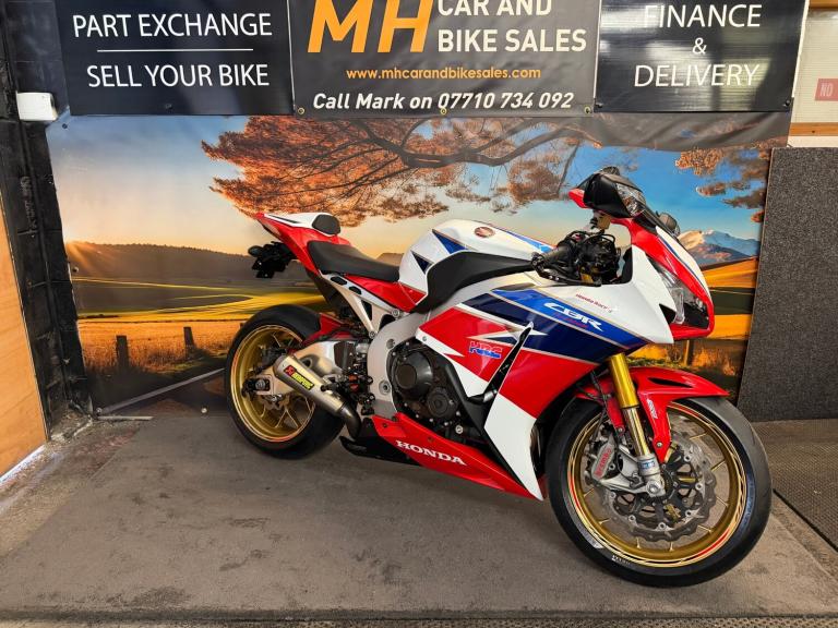 2016 Honda CBR 1000RR FIREBLADE SP TT EDITION 8400 MILES HRC AKRAPOVIC  Superbike Petrol Manual