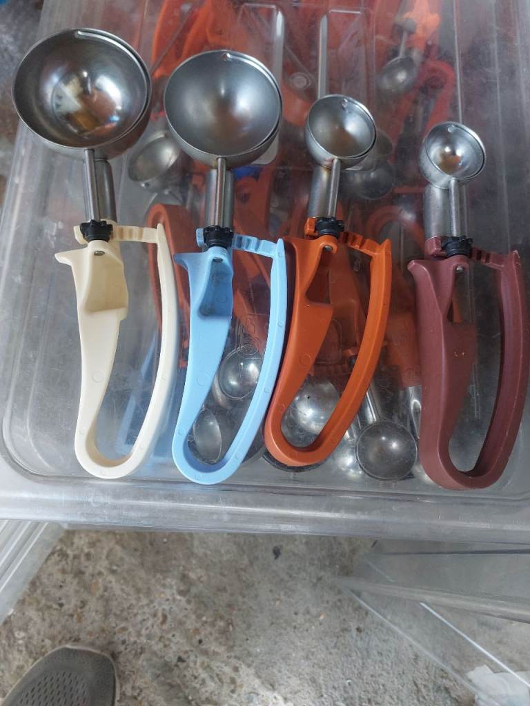 4 bonzer ice cream scoops