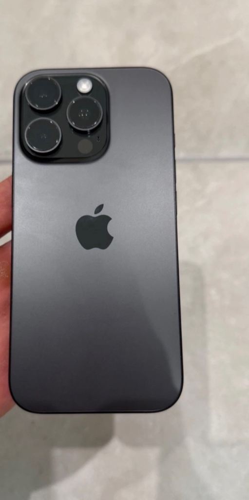 Apple iPhone 16 Pro - Black
