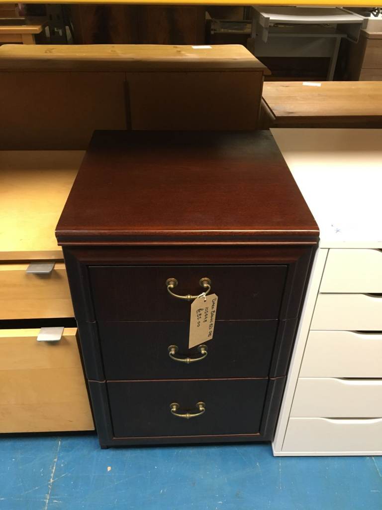 Dark Wood Bedside Cabinet TCL Reuse 105498