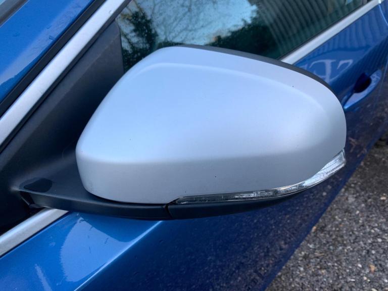 2016 Volvo V40 D2 [120] R DESIGN Nav Plus 5dr HATCHBACK DIESEL Manual