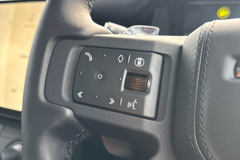 2025 Land Rover Defender 110 4.4 P635 V8 MHEV OCTA Auto 4WD Euro 6 (s/s) 5dr SUV Automatic