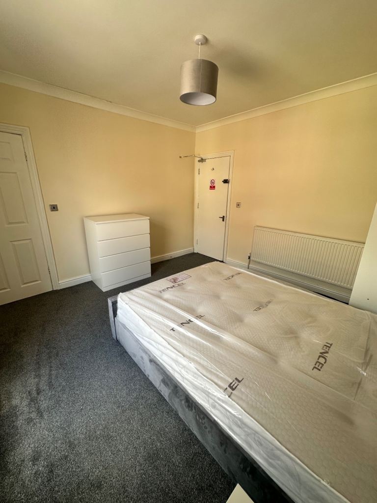 Luxury Large Double Room to rent in Worksop S80