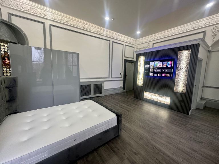 ** All bills inclusive Studio Flat with roof top garden **