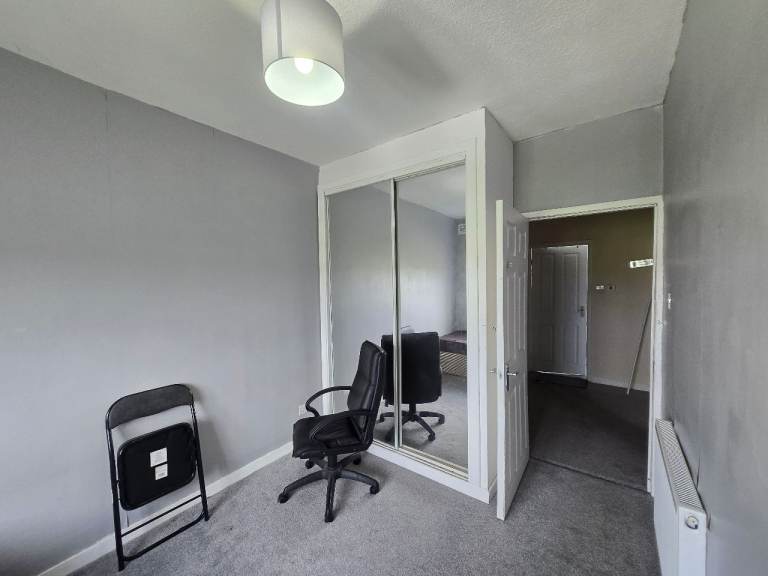 Room to share G52