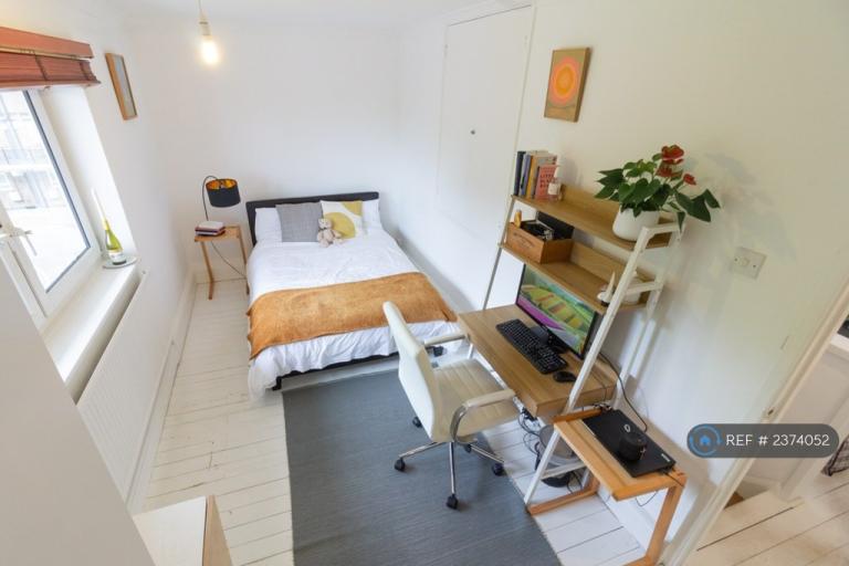 3 bedroom flat in St. Vincent House, London, SE1 (3 bed) (#2374052)