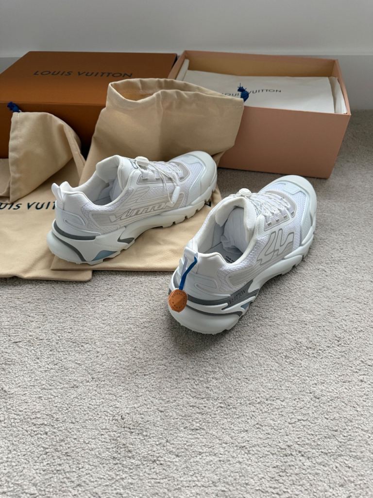 LV Men’s trainers white  UK9
