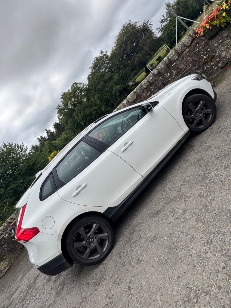 Volvo, V40, Hatchback, 2014, 1560 (cc), 5 doors will accept offers 