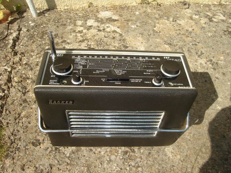 Hacker VHF Herald RP37 FM Radio in Working Condition.