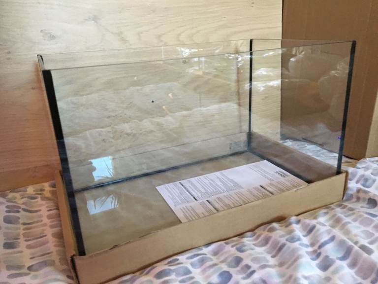 Brand new fish tank - opti white glass rimless - black silicone - L=41cm H=25cm W=25m