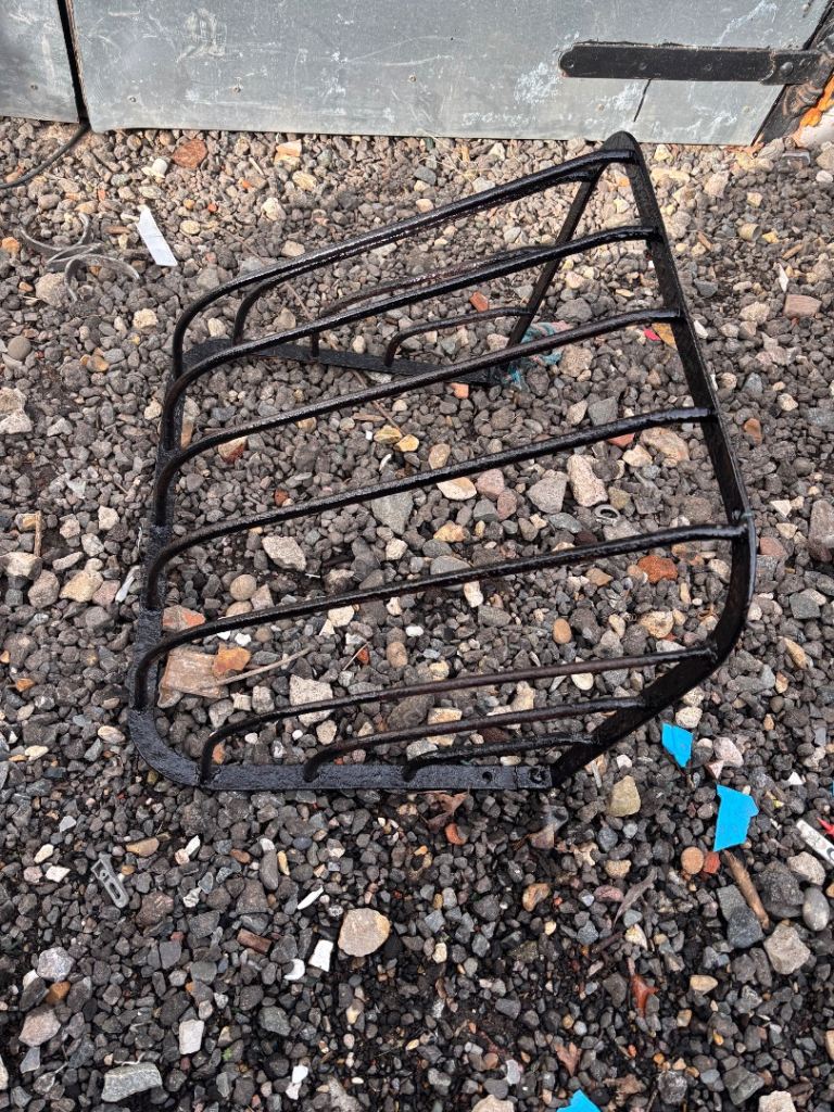 Horse/pony stable hay holder feeder