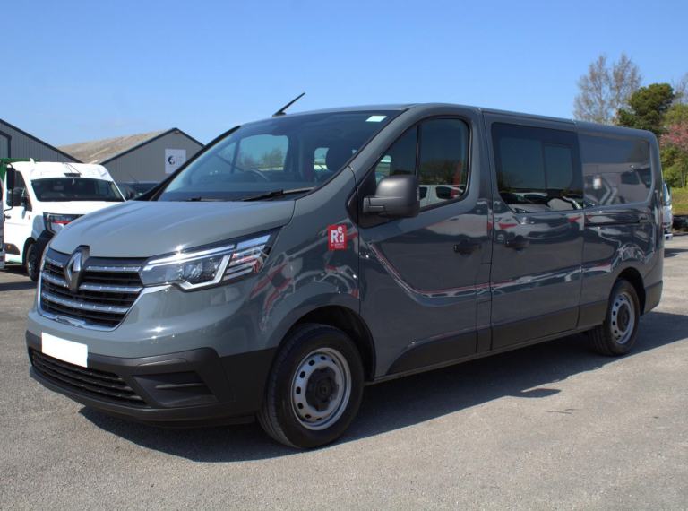 EX DEMO Renault Trucks Trafic CREW VAN L2 H1 RED EDITION 18k miles £19,950 + VAT