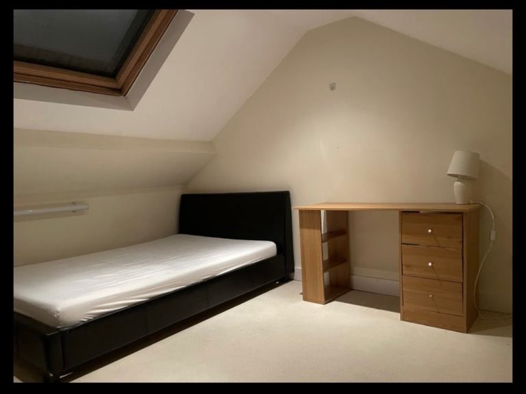 Loft room for rent to a female tenant 