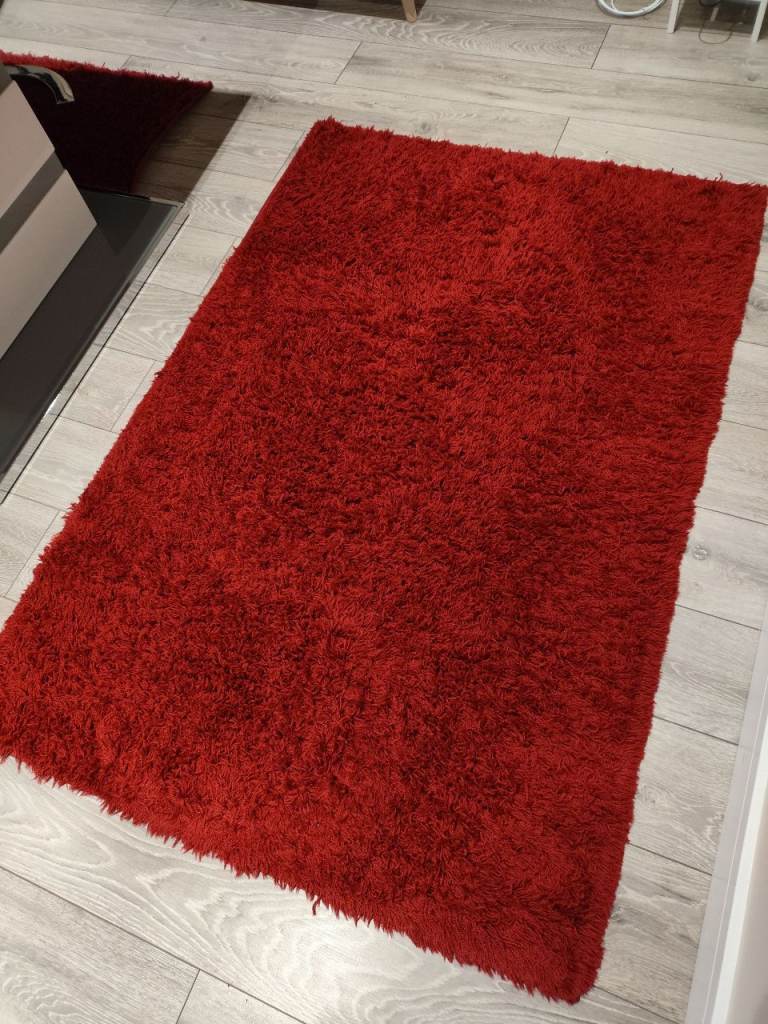 2 X Red Shaggy Rugs