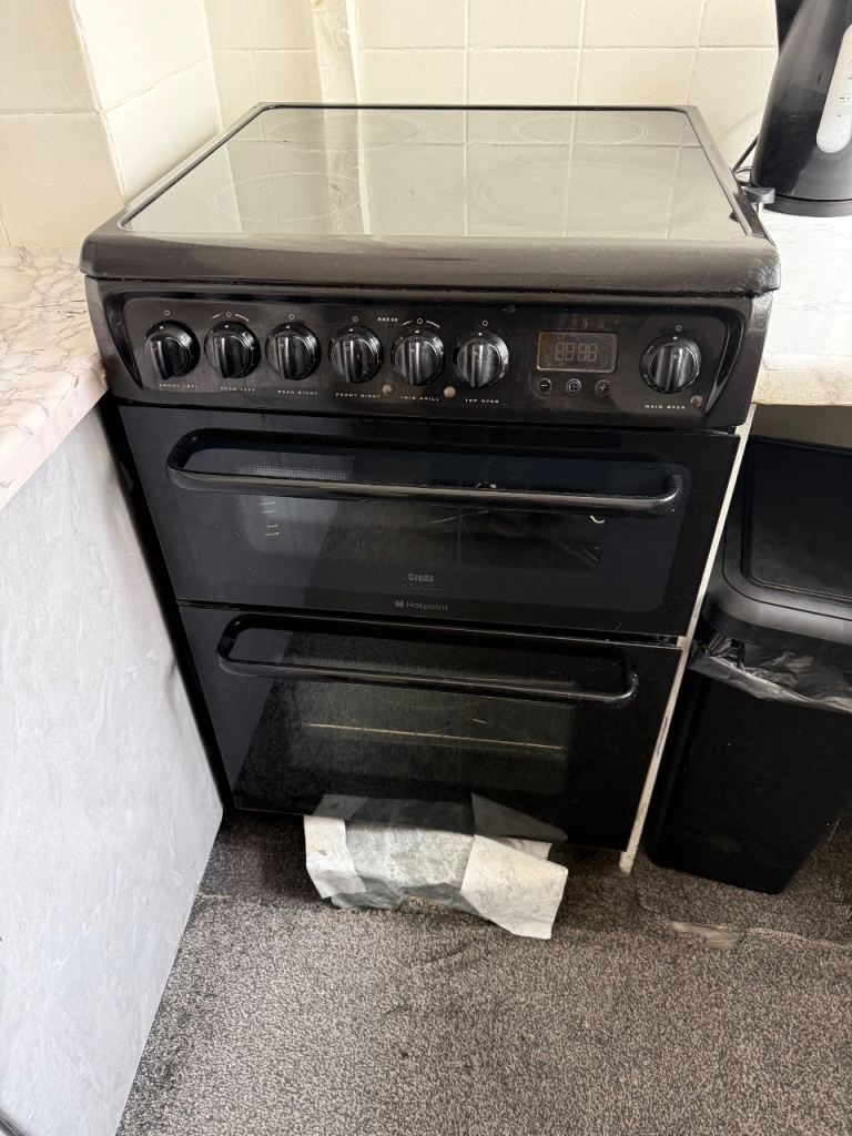 Hotpoint Black Double Oven Electric Cooker – Good Condition