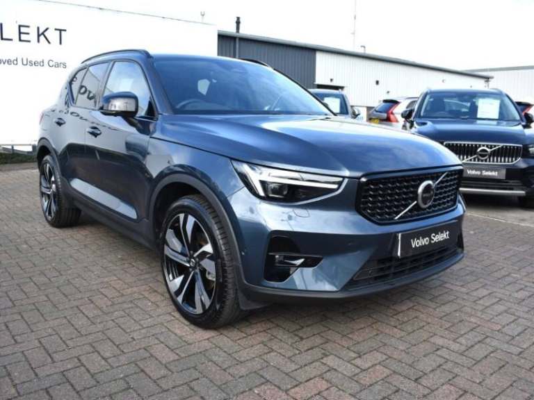 VOLVO XC40 2.0 B4P Ultra Dark 5dr Auto