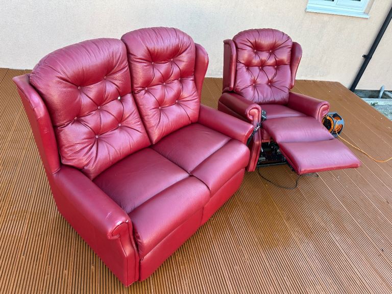 LEATHER SOFA CELEBRITY 2 SEATER + RECLINER ARMCHAIR