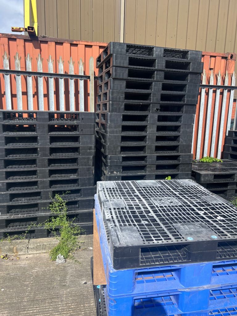 Plastic pallets 