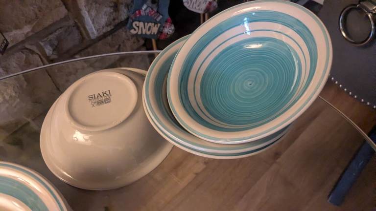 Set of dinner plates 