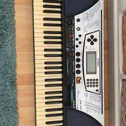 Yamaha PSR 340 Electronic Keyboard