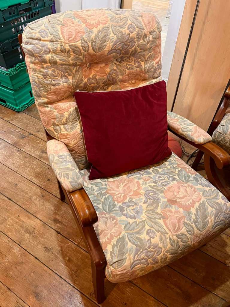 Set of cintique London vintage chairs and sofa💗