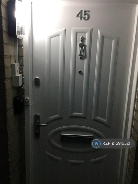 1 bedroom flat in Horton Road, West Drayton, UB7 (1 bed) (#2916321)