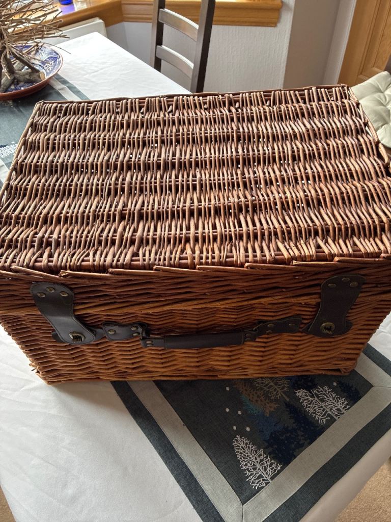 Wicker Picnic Basket with Handle – Good Condition