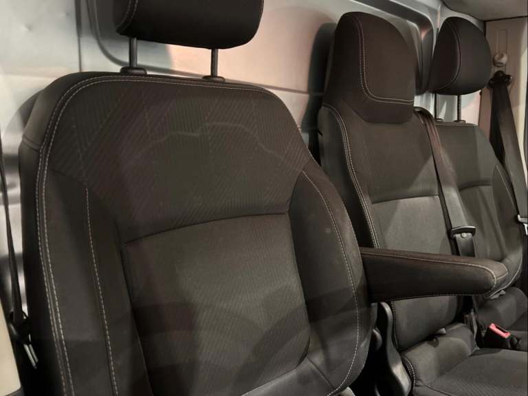 2021 Renault Trafic 2.0 dCi ENERGY 30 Sport LWB Standard Roof Euro 6 (s/s) 5dr PANEL VAN Diesel M...