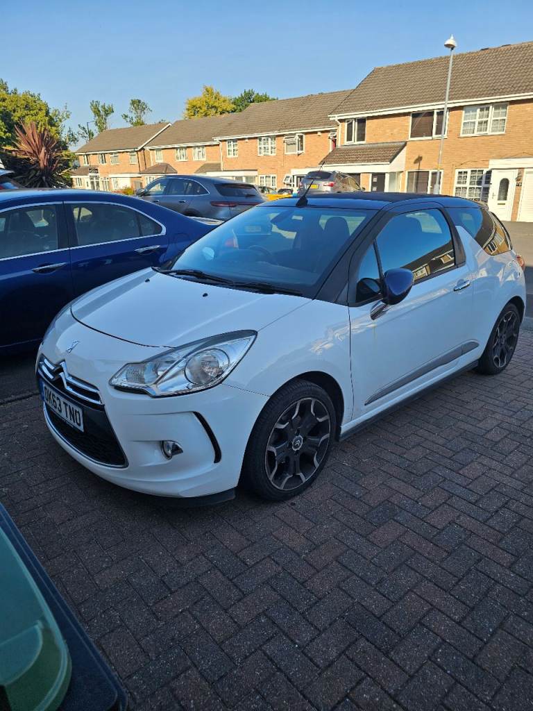Citroen, DS3, Convertible, 2013, Manual, 1598 (cc), 3 doors