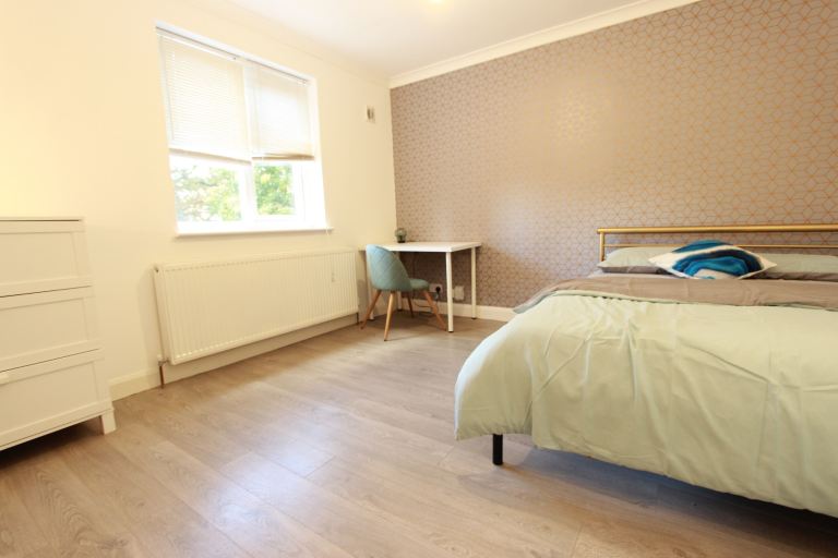 Hatfield. Room AL10. GOLDINGS Ideal for GALLERIA, ASDA, UNI