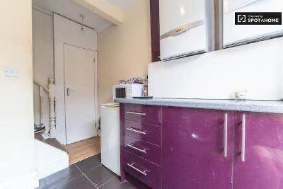 4 BED FLAT ILFORD- £2300