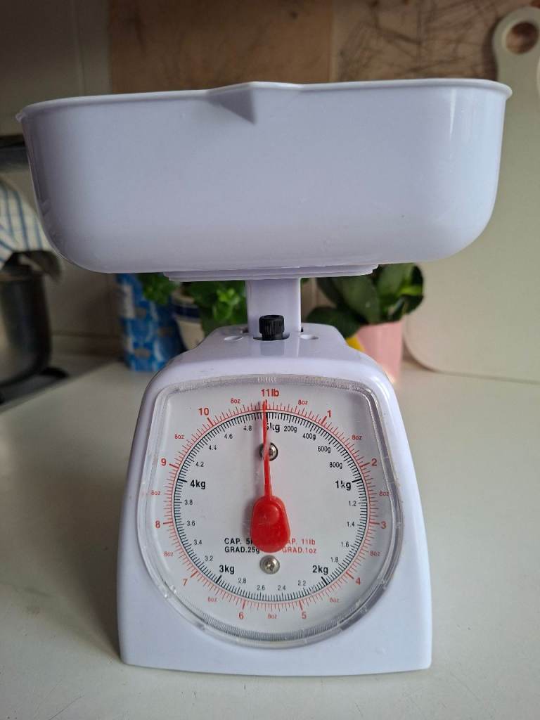 Kitchen Scales, White, Plastic, Grams & Ounces