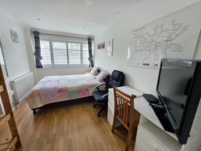 Bright, Spacious Double Room to Rent in Barnet