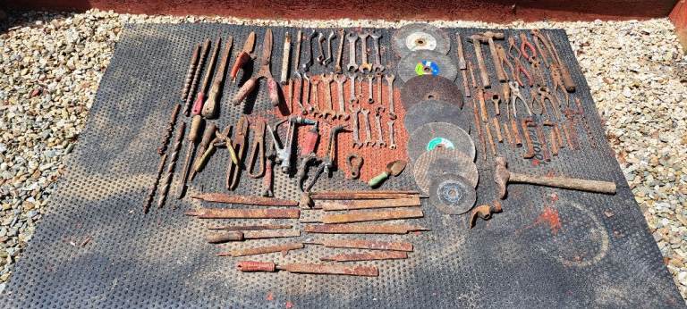 Various items of tools etc.