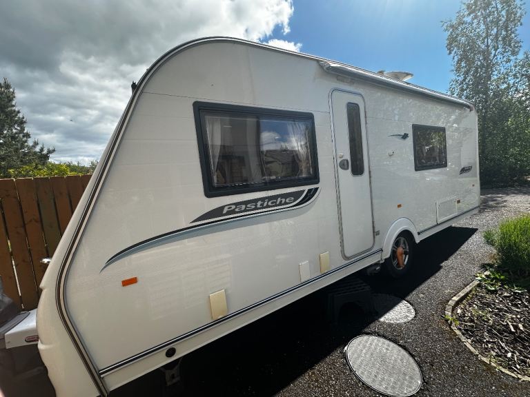 Coachman Pastiche 4 berth Fixed Bed and Motor Mover