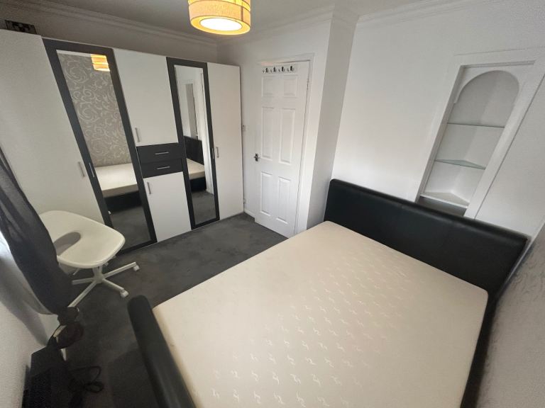 2 bedroom house to let available NOW 