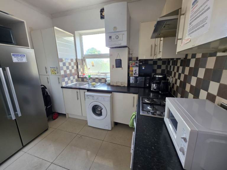 Comfortable Ensuite Room – All Bills Included