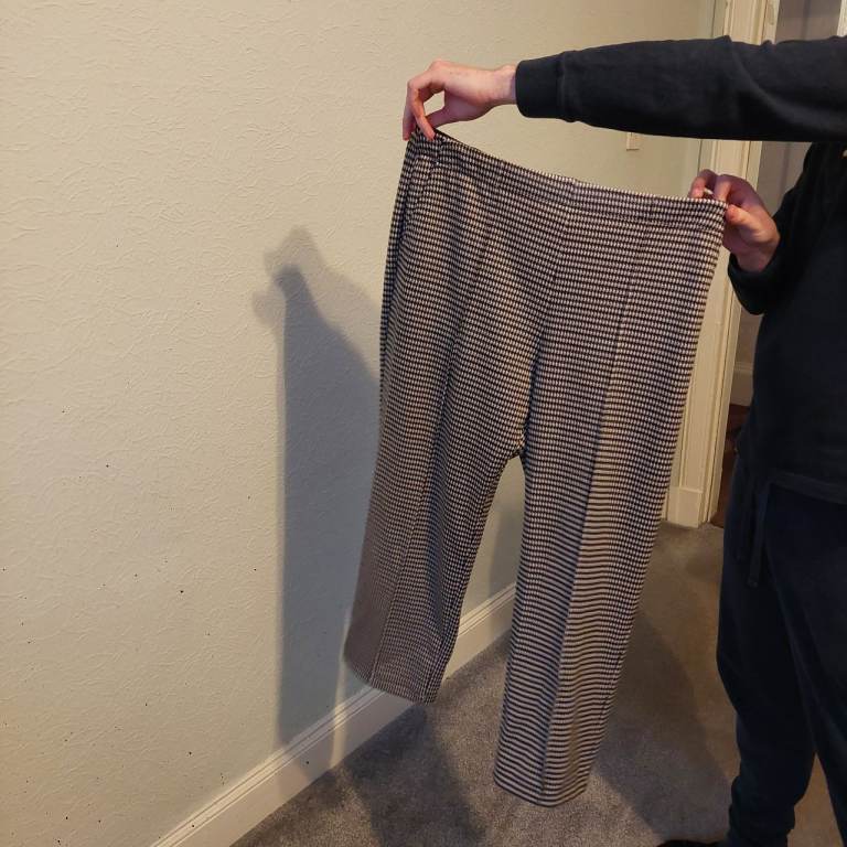 Selection of Ladies Trousers in size 16 short - good condition