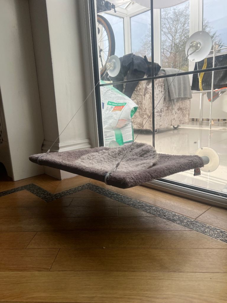 Floating cat bed for window