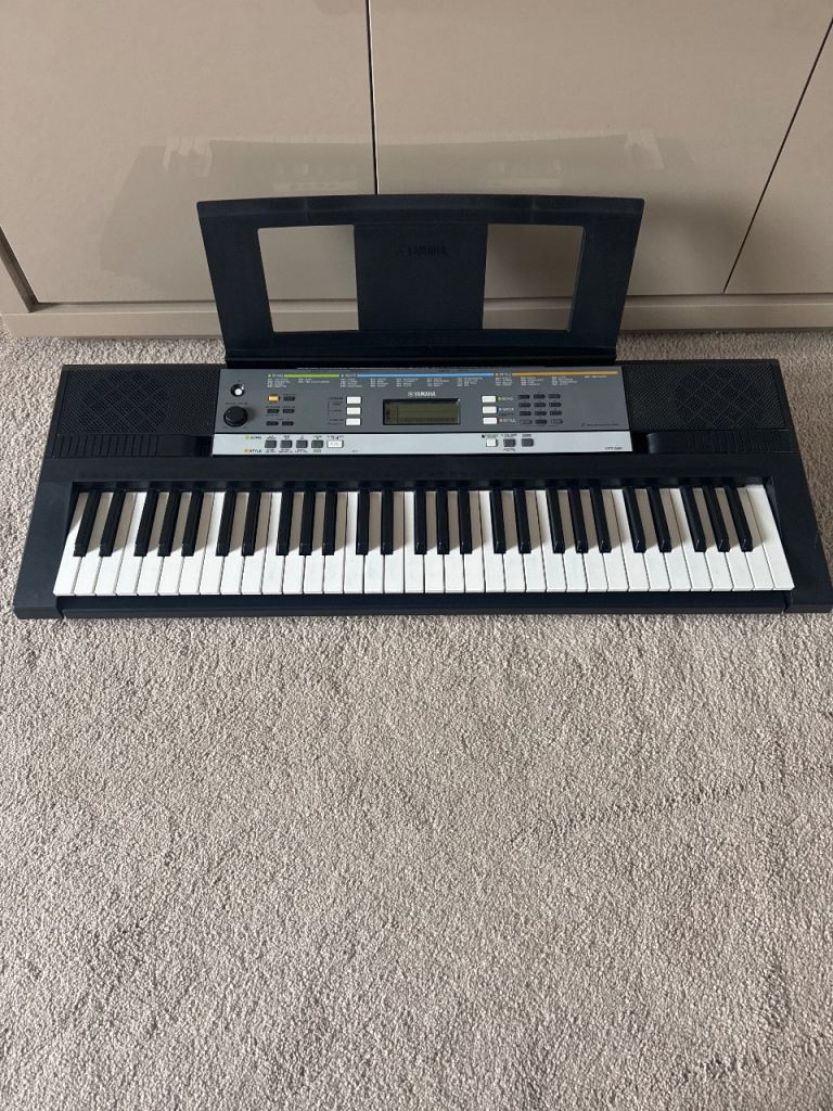 Yamaha YPT-240 Portable Electronic Leyboard  – Excellent Condition