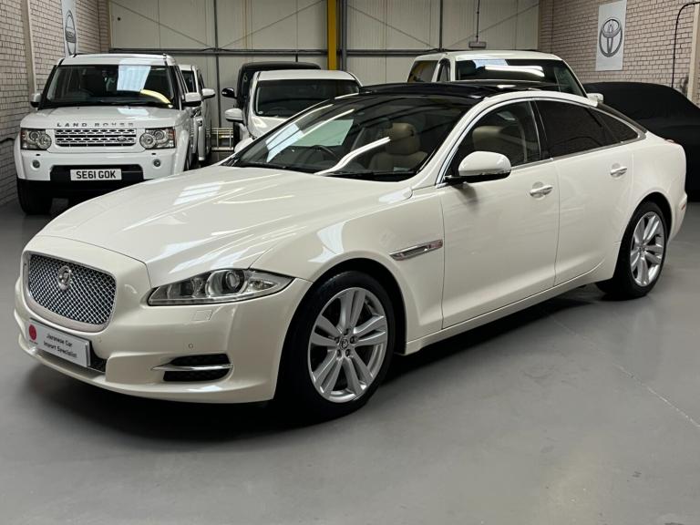 2010 10 JAGUAR XJ 5.0 V8 LUXURY AUTOMATIC - ONLY 16,000 MILES SINCE NEW