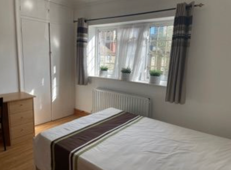 Modern 1-Bedroom Flat | Furnished | Fitted Kitchen | Parking | Greenford, London - UB6