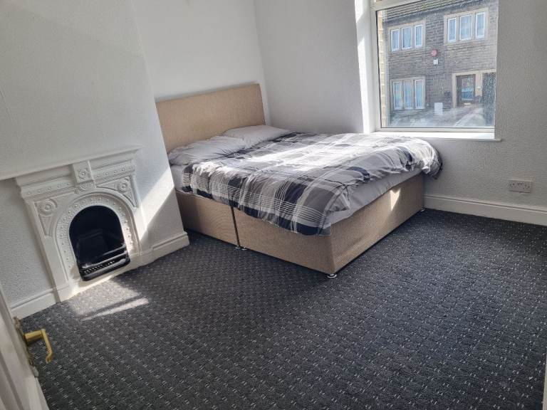 Large Double Room in Huddersfield 