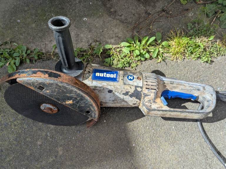 NUTOOL 240V 2400W 9 INCH GRINDER 9" GRINDER IN GOOD WORKING ORDER + CAN BE SHOWN COMPLETE WITH DISC