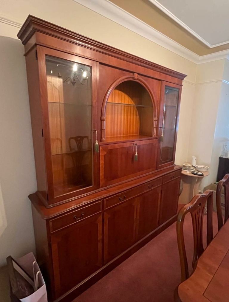 Cabinet / display case