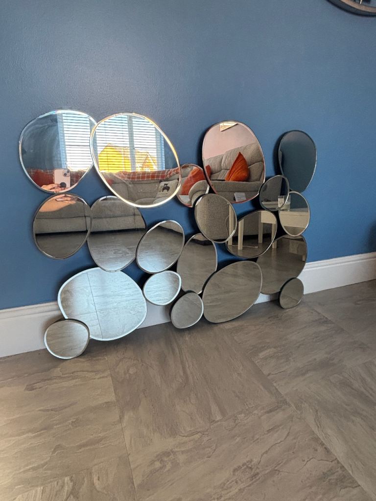 Beautiful bubble style living room mirror