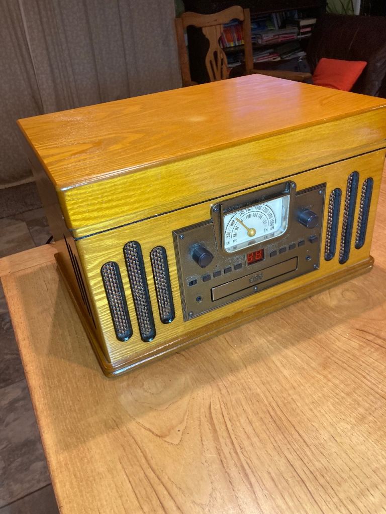 Antique style HiFi unit