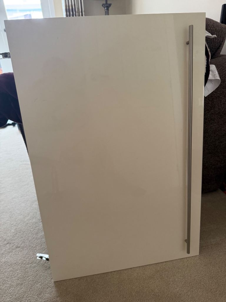 David Wilson homes symphony large kitchen cabinet door cream gloss 
